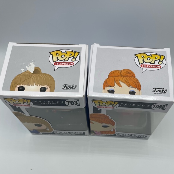 Friends funko pops set of 2 NWT - Picture 7 of 7